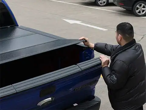 Low Profile Hard Tri-Fold Tonneau Cover for Nissan